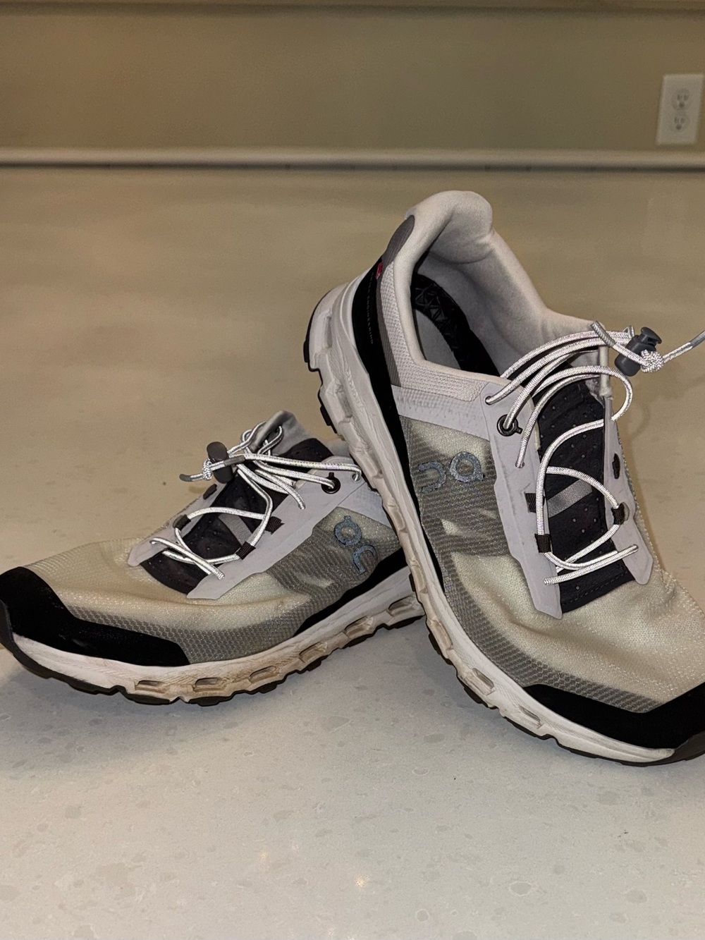 Light Gray Trail Running Shoes - Mesh Breathable Design
